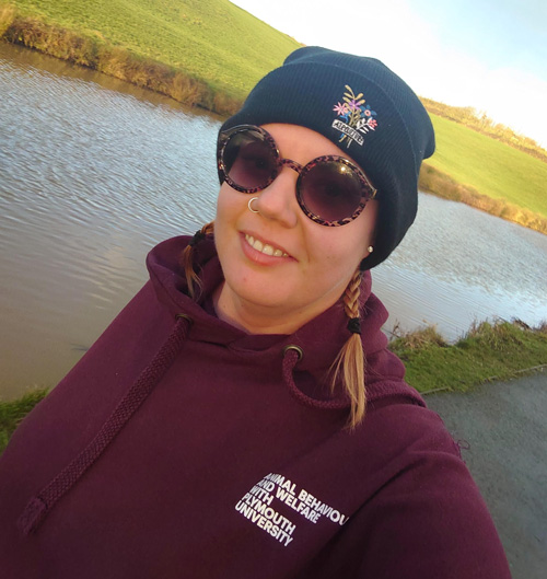 Amy running by river-fit tips: running-slimming world blog