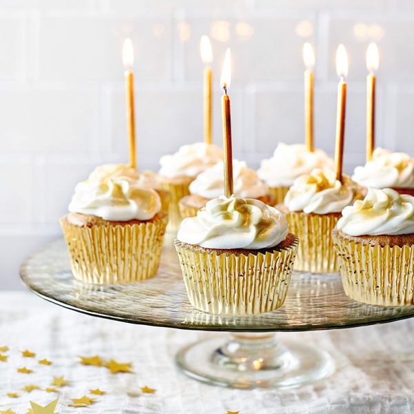 vanilla lemon curd cupcakes-happy birthday blog-slimming world blog