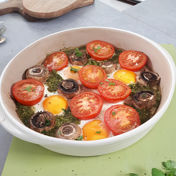 Slimming World pesto eggs with tomato and mushroom