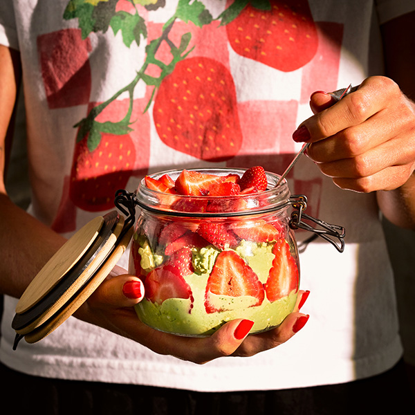 strawberry matcha overnight oats